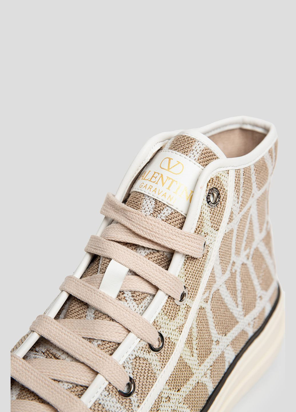 Бежевые кеды Valentino