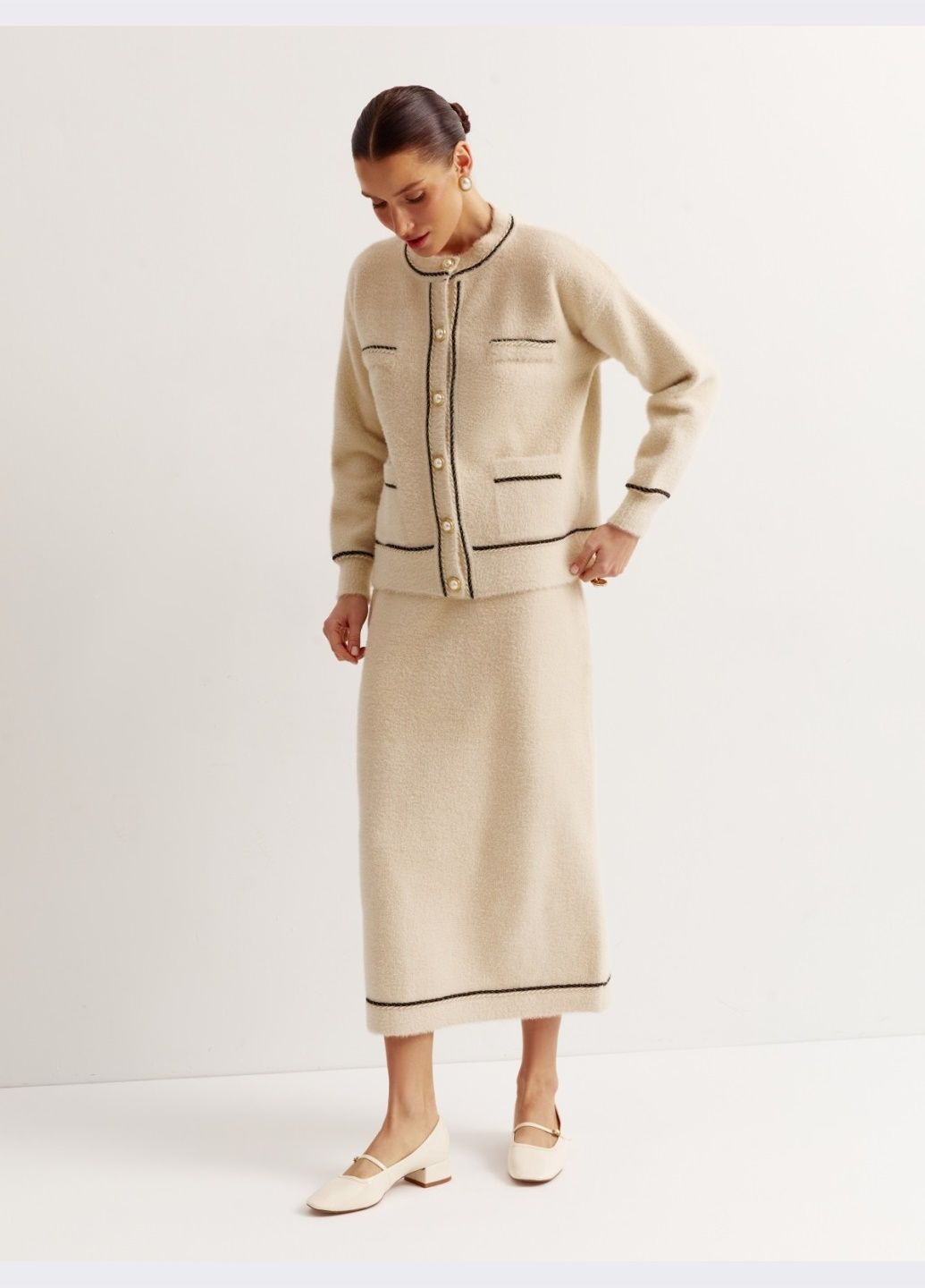 костюм з кофтою на ґудзиках та спідницею бежевий Dressa (278802372)