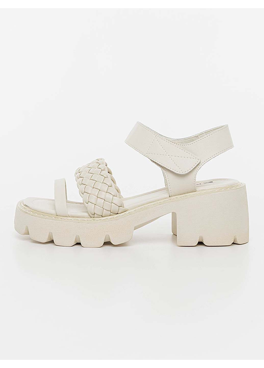 Молочные босоножки Wilmar