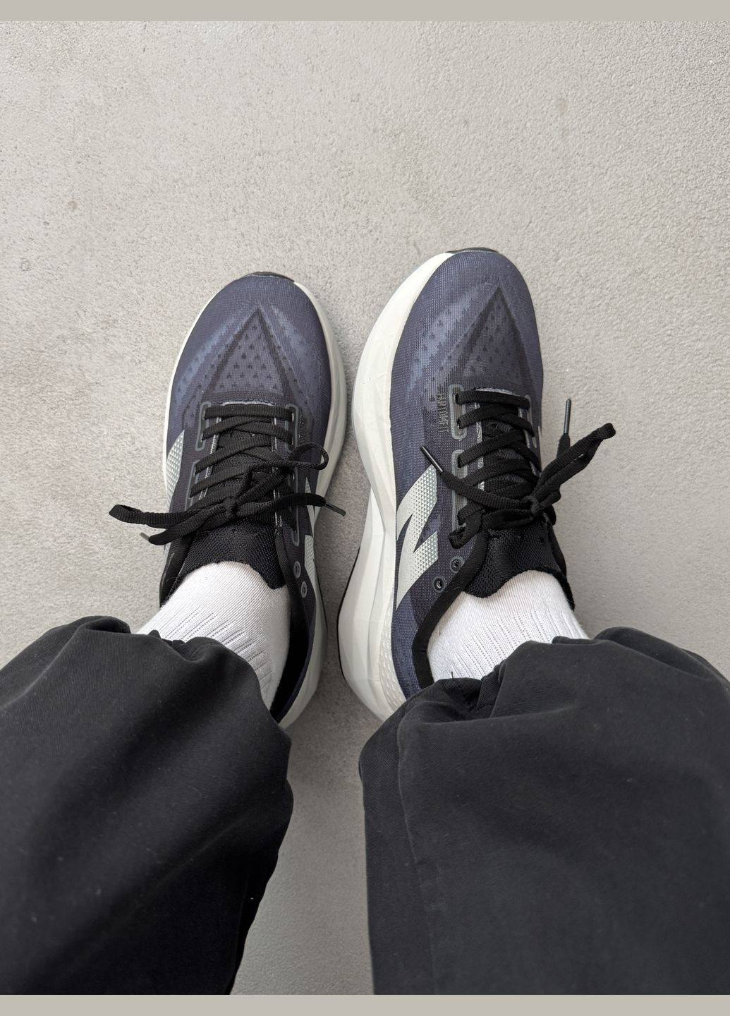 Синие демисезонные кроссовки мужские new balance fuelcell rebel v4 graphite grey white | нью беланс фьюлцел ребел синие No Brand