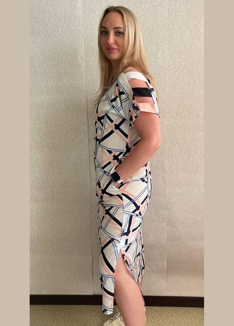 Кремова повсякденний, коктейльна довга сукня з асиметричним вирізом та оригінальним рукавом персикова Capricious з геометричним візерунком