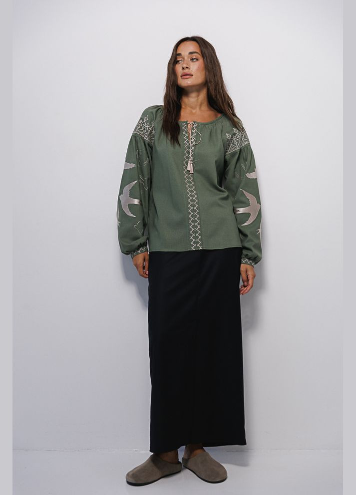 Оливкова жіноча вишиванка з ластівками гладдю темно-оливкова Arjen льон (302337041)