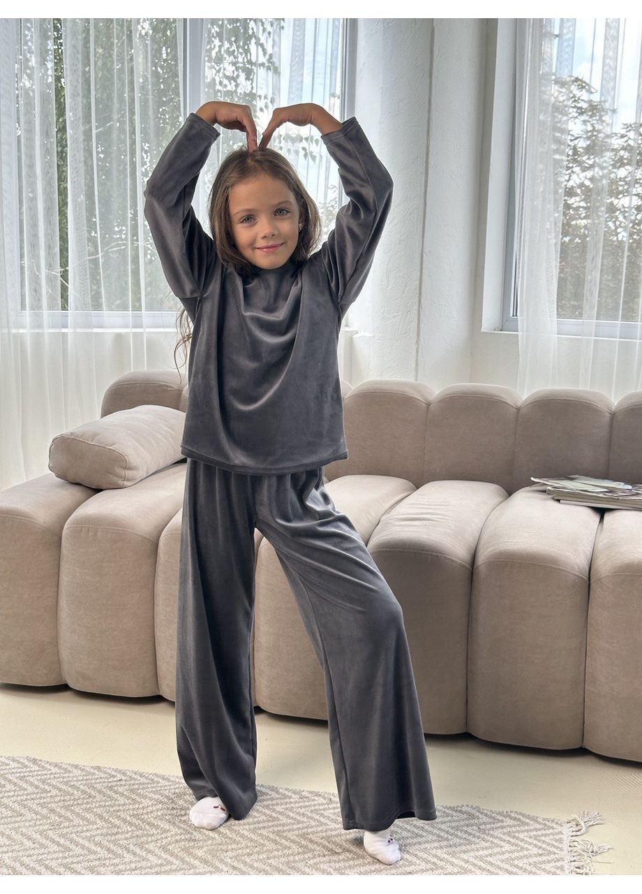 Графитовая зимняя детская велюровая пижама "3 в 1" для девочки (шорты, брюки и лонгслив), леопард, 140 футболка + шорты + брюки No Brand