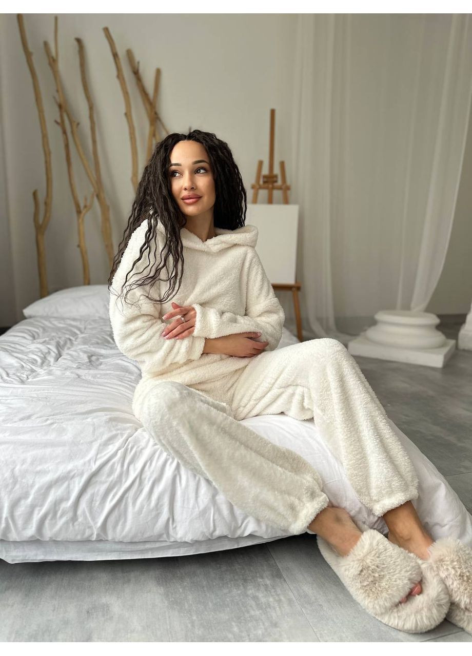 Молочная зимняя пижама женская махровая кофта + брюки Style Point