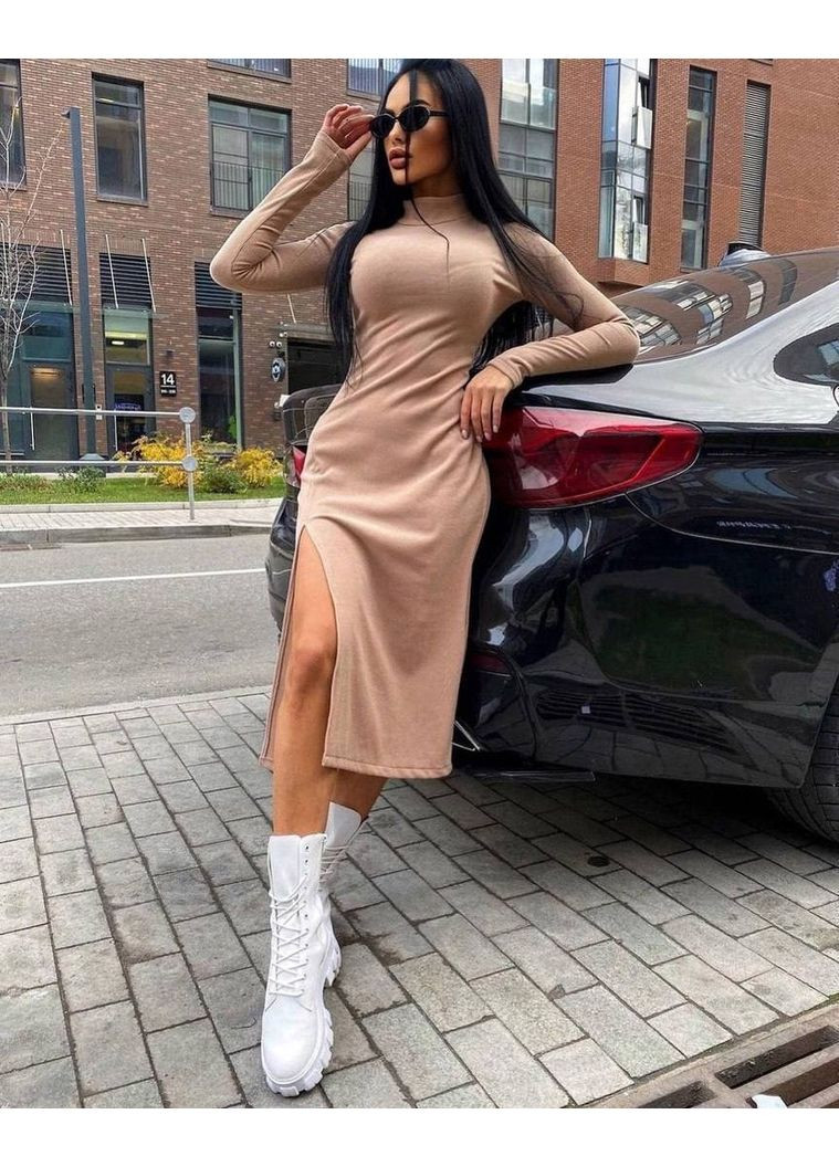 Бежева повсякденний, кежуал жіноча облягаюча сукня з розрізом Україна