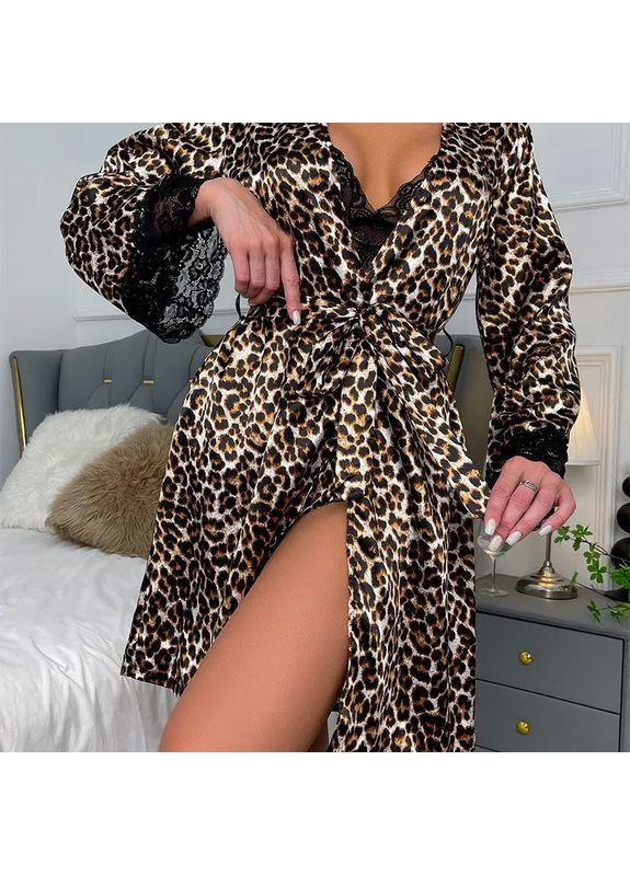 Атласний комплект зі щільного атласу. Халат із піжамкою леопардовий із топом і шортами на поясі M China (360866818)