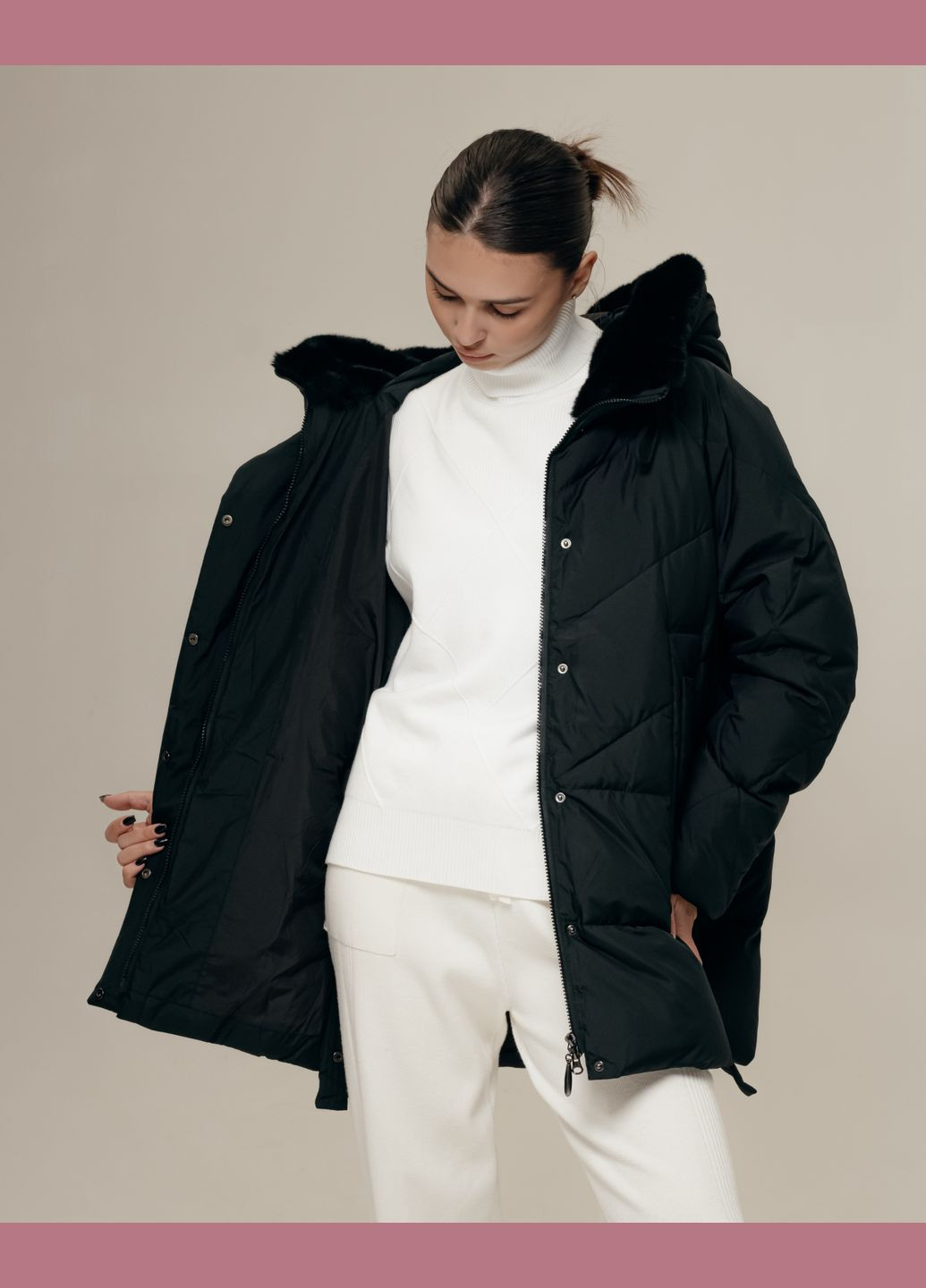 Чорна зимня куртка жіноча з капюшоном з хутром чорна BAIYTBLIY