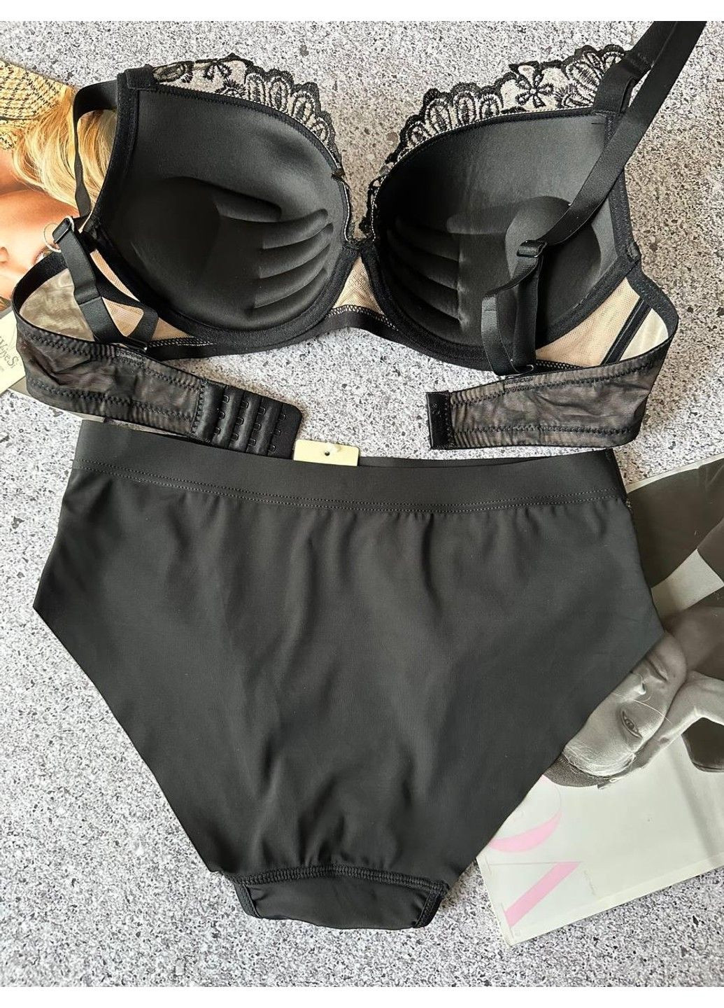 Черный комплект женского белья на чашку d черный Weiyesi