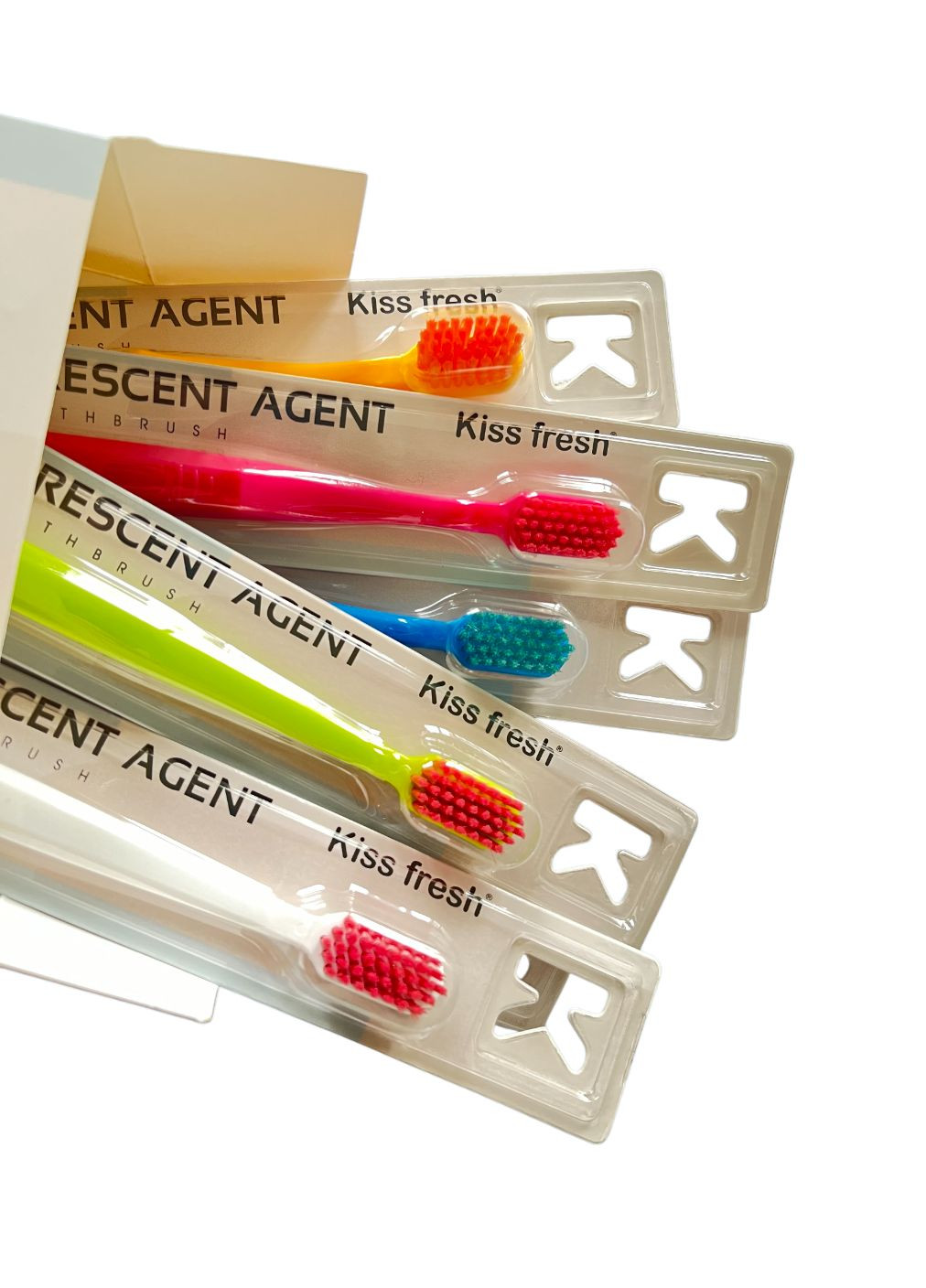 Щетка зубная из нейлона №К19-402 Kiss Fresh сер.жест. (12/288) No Brand (346240972)