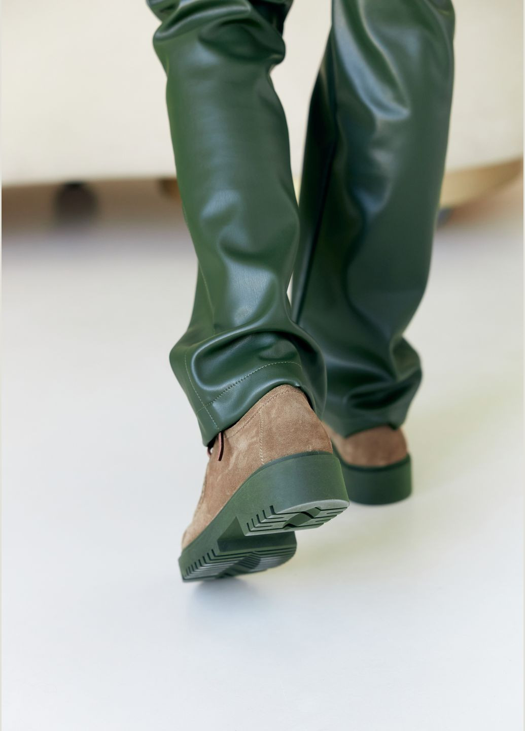Женские замшевые ботинки Leonchenko