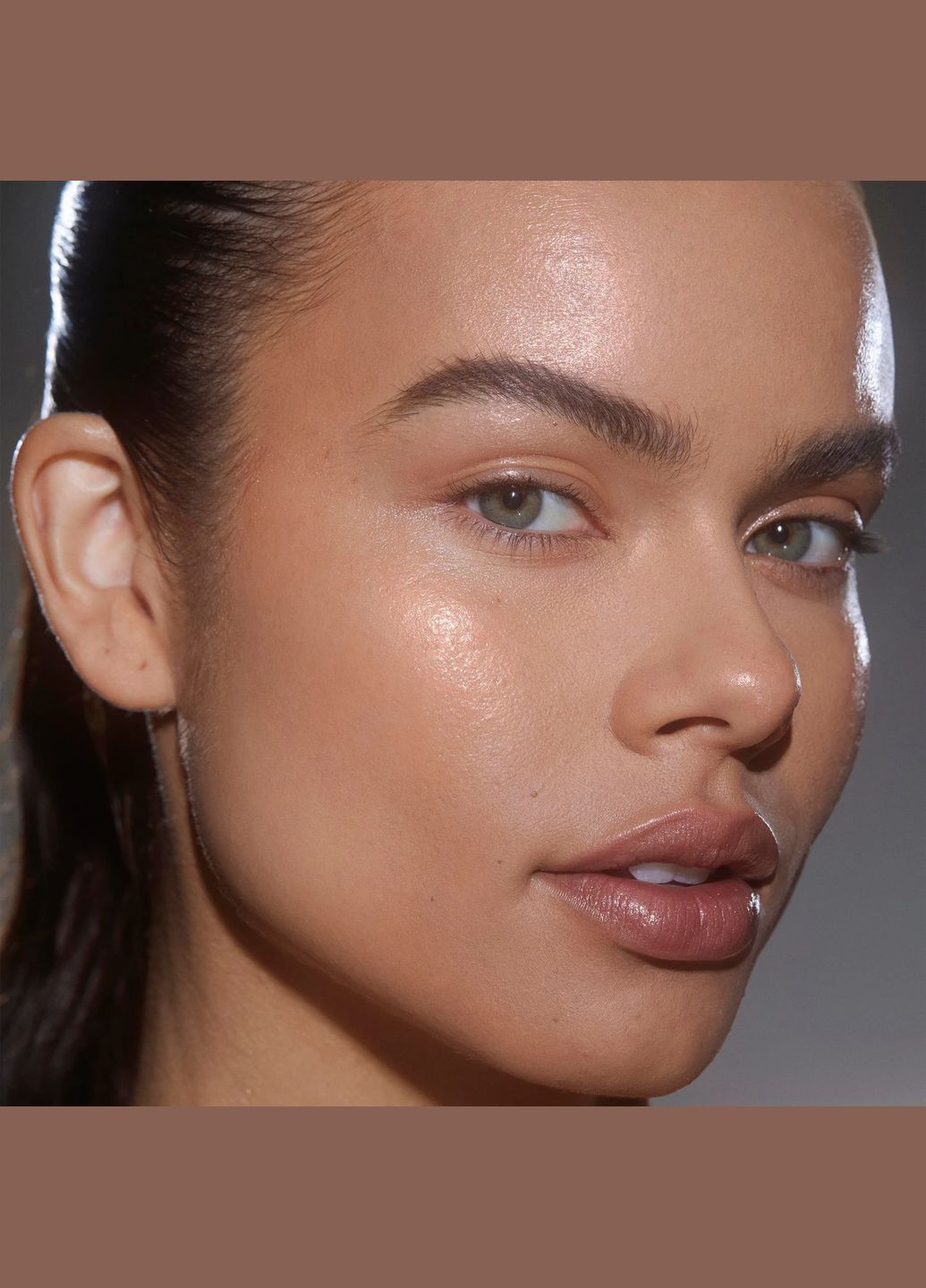 Хайлайтер-стік для обличчя та тіла "Peach sun" Dewy Balm Stick Cosmic 2.0 Summer Makeup Collection Kylie Cosmetics (337512703)