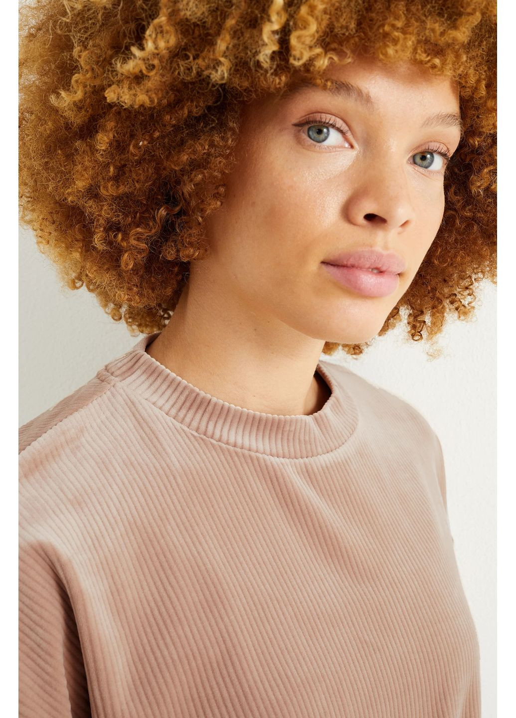 Бежевый вельветовый свитшот C&A однотонный (365716166)