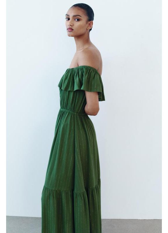 Зеленое металлизированное платье с открытыми плечами Zara