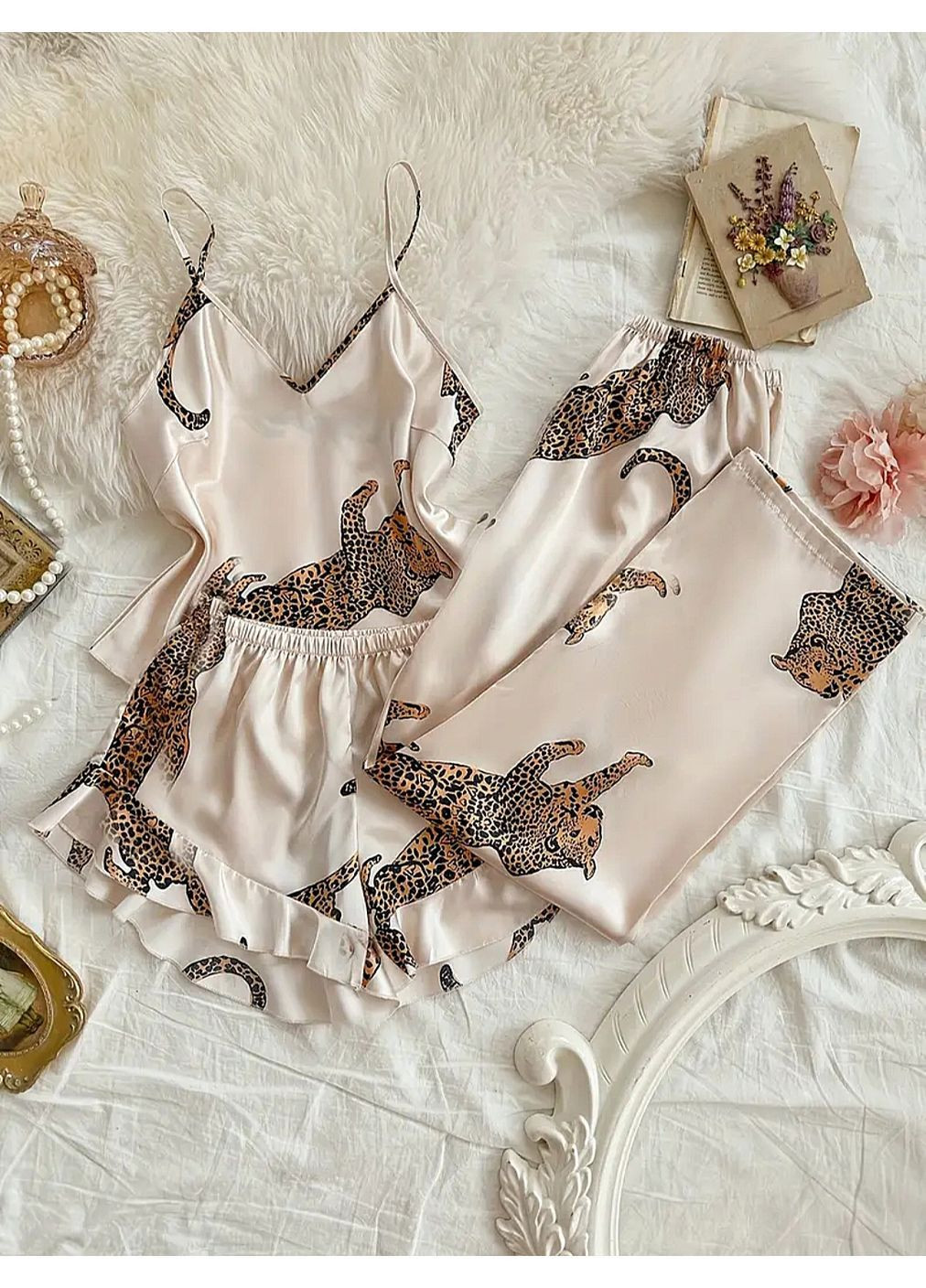 Бежева всесезон жіноча піжама лео трійка (топ+шорти+штани) s No Brand