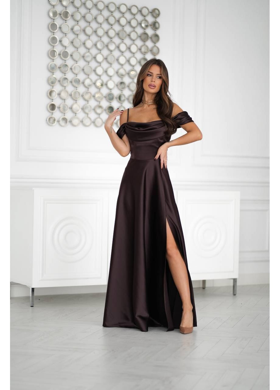Коричнева святковий, вечірня атласна сукня максі зі спущеними рукавами та драпіруванням MonCher