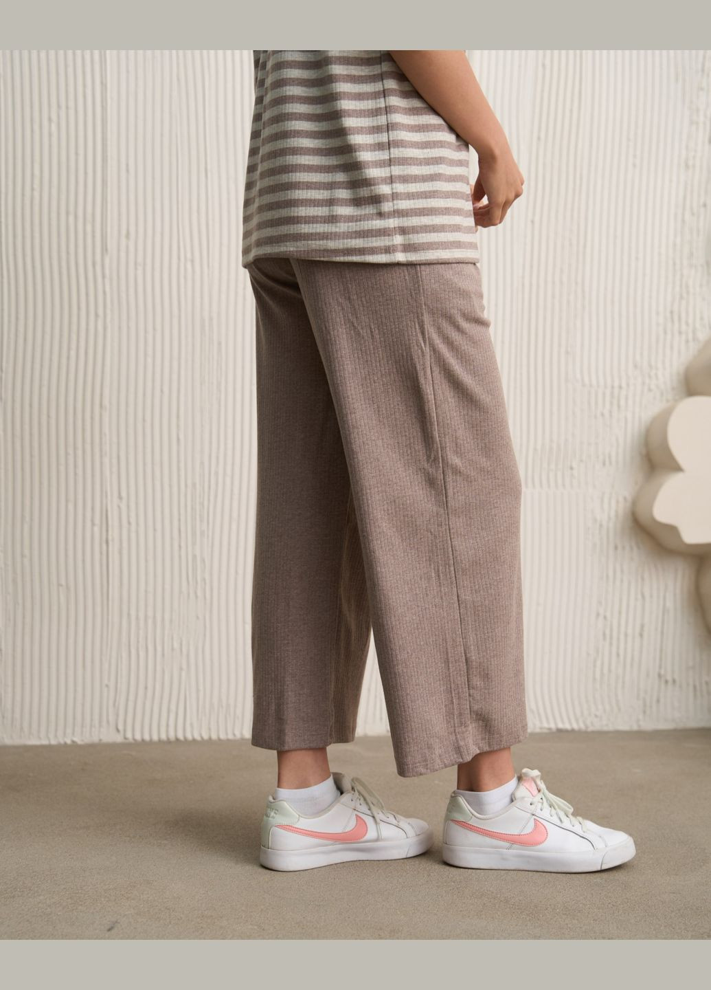 Бежевая всесезон пижама женская футболка со штанами кюлоты рубчик размер s, m, l, xl футболка + брюки Nicoletta Піжама