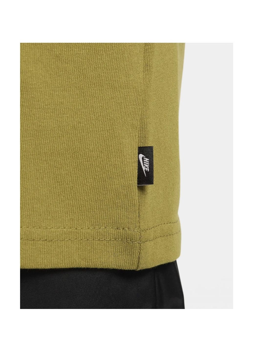 Оливковая мужская футболка sportswear premium essentials t-shirt olive Nike