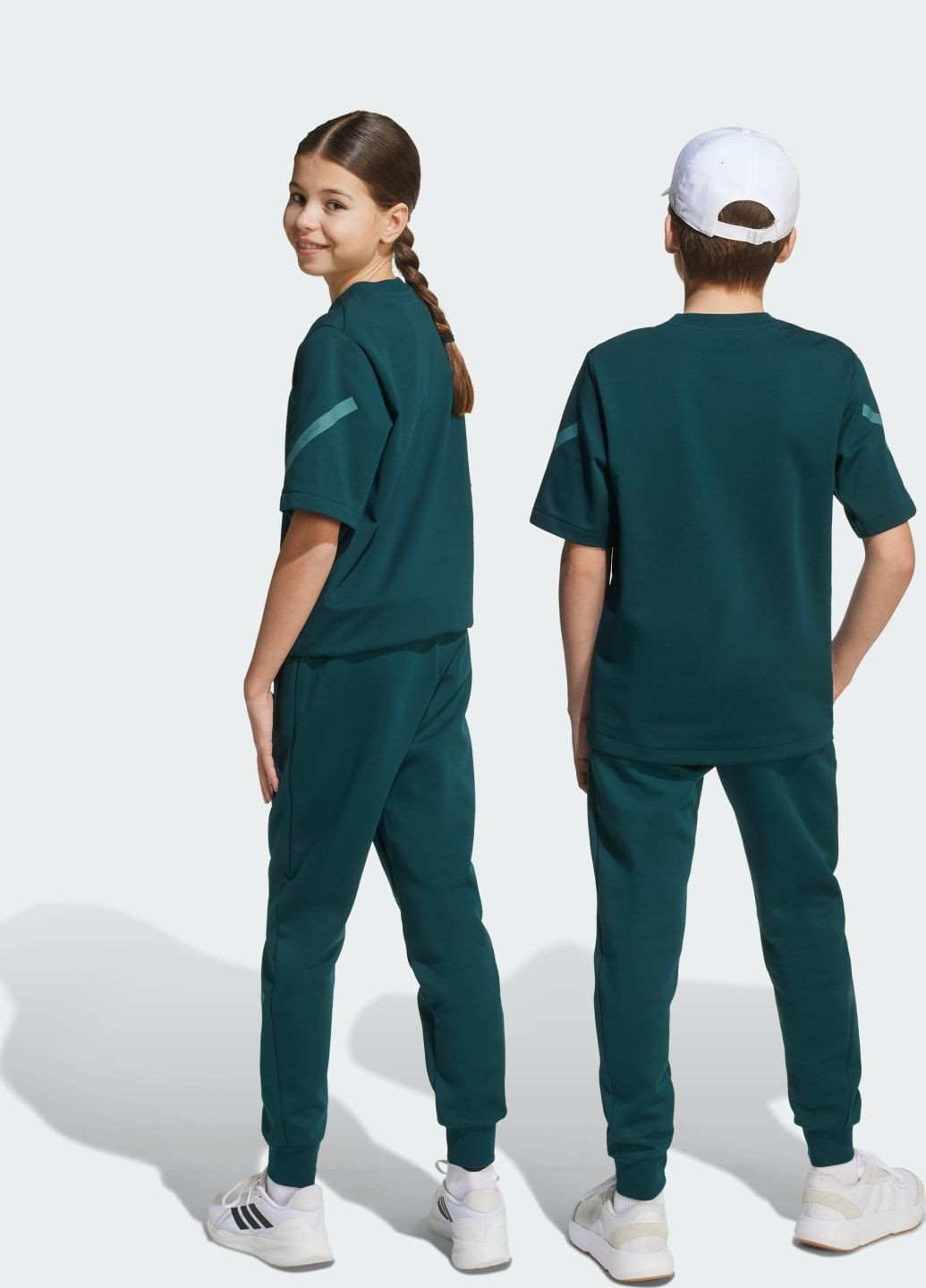 Зеленые спортивные демисезонные брюки adidas