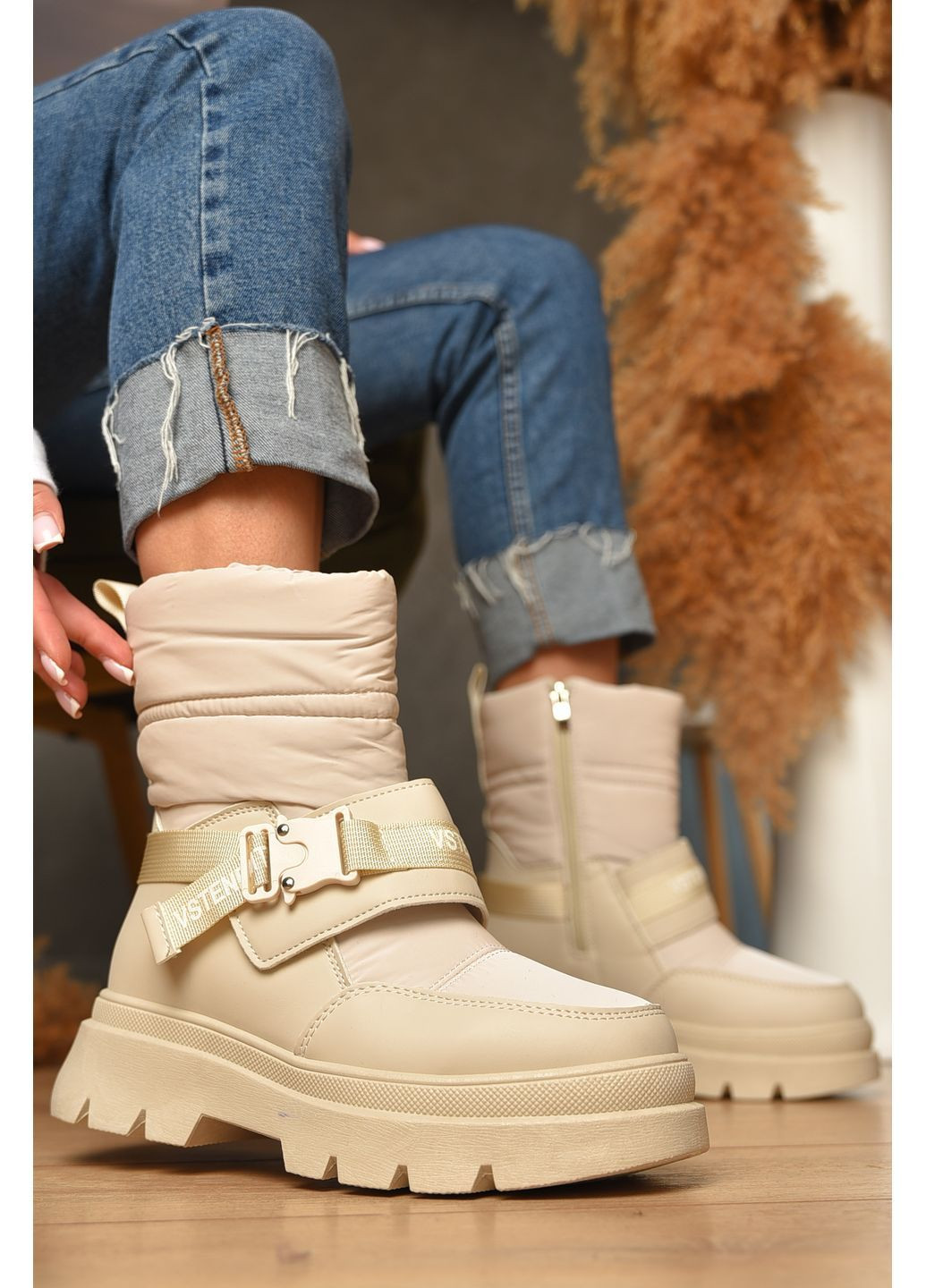 Бежевые дутики женские на меху бежевого цвета Let's Shop на молнии