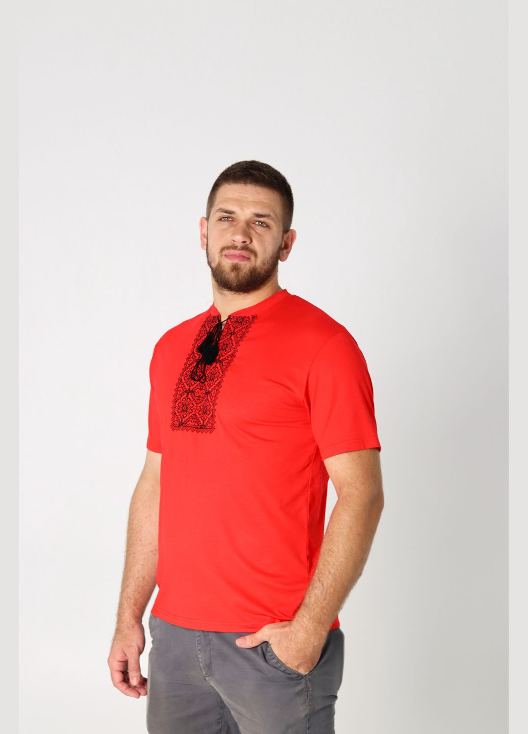 Красная футболка с вышивкой MOTYV
