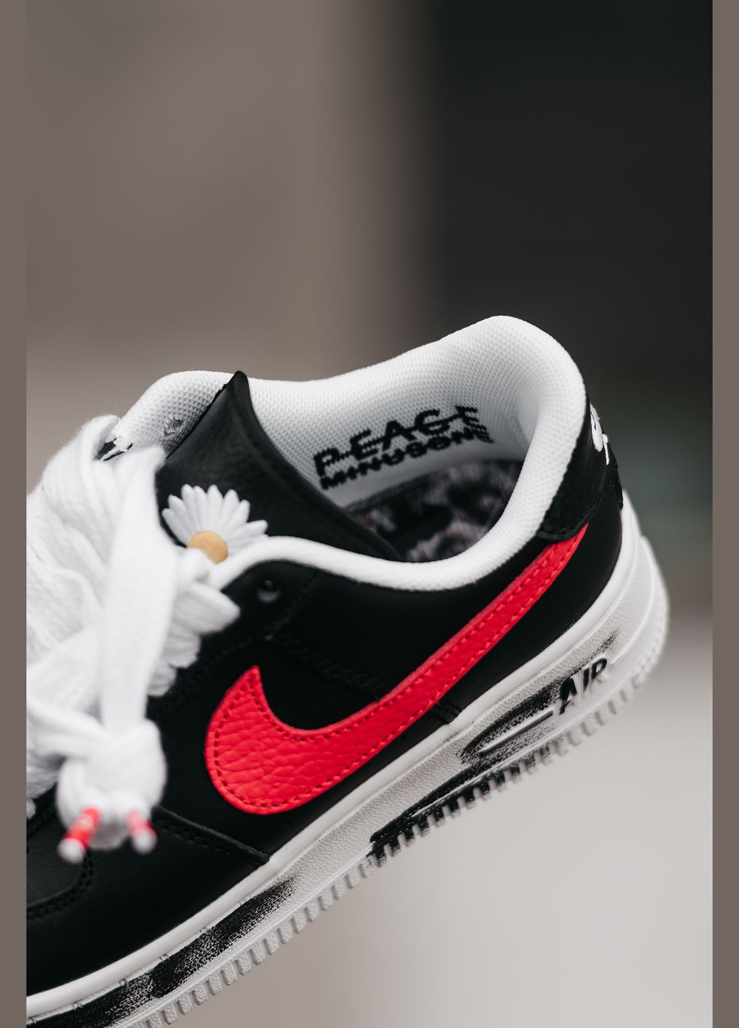 Черные кроссовки унисекс Nike Air Force 1 x PEACEMINUSONE
