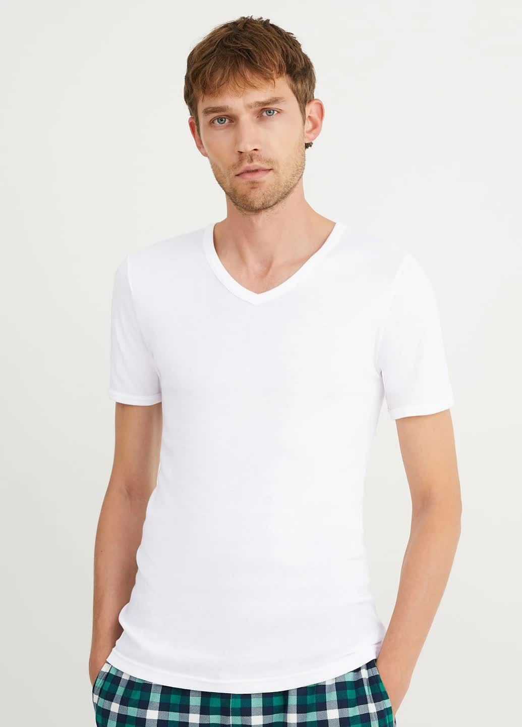 Белая футболка с v вырезом C&A