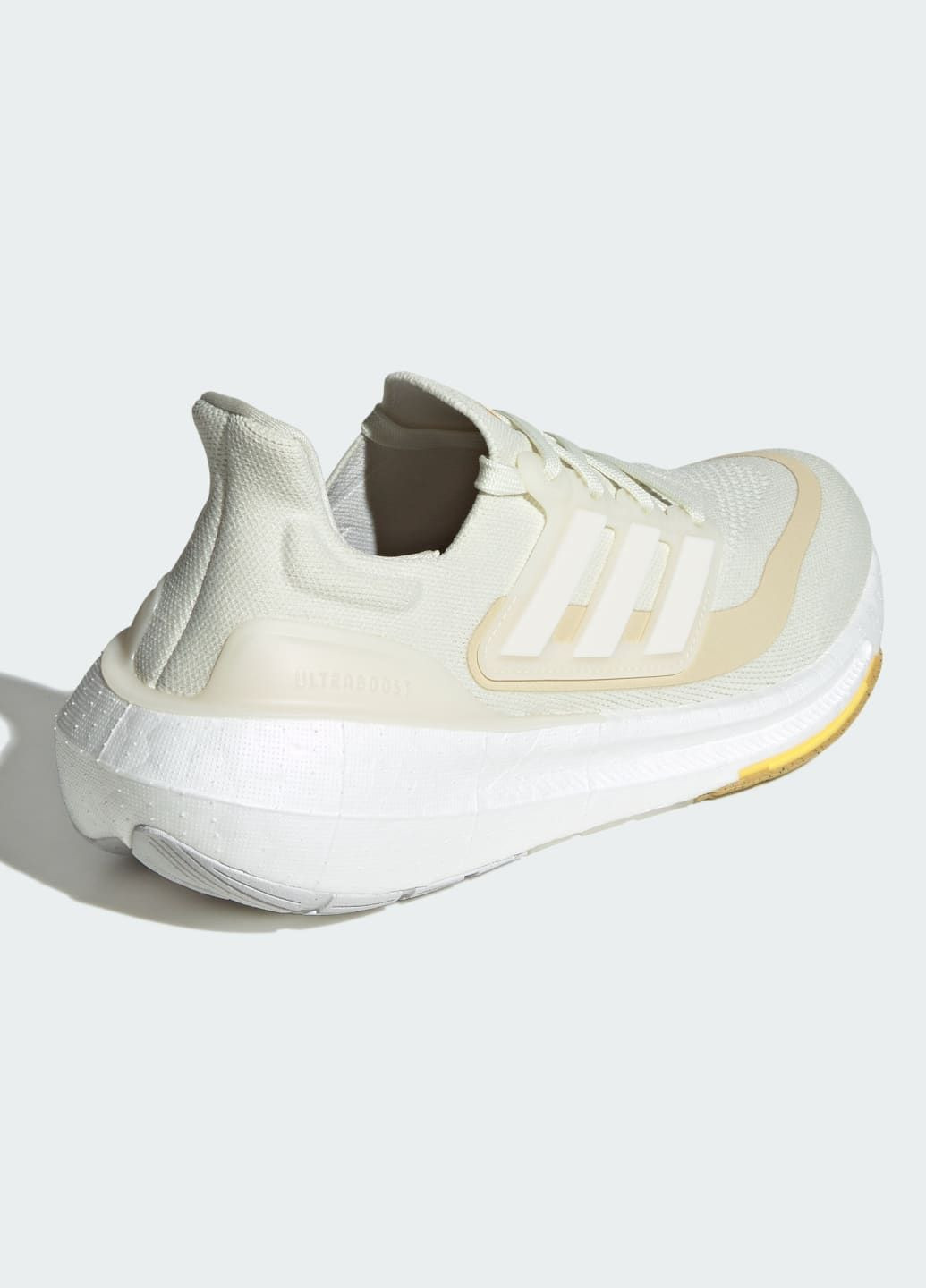 Бежевые всесезонные кроссовки для бега ultraboost light adidas