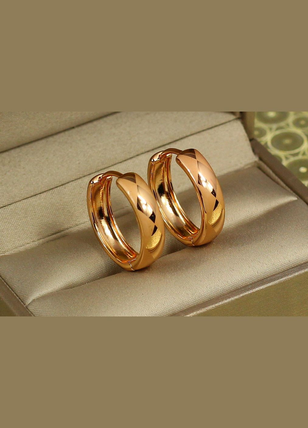 Сережки колечки шагреньові з ромбічним узором 2,2 см золотисті Xuping Jewelry (316433035)