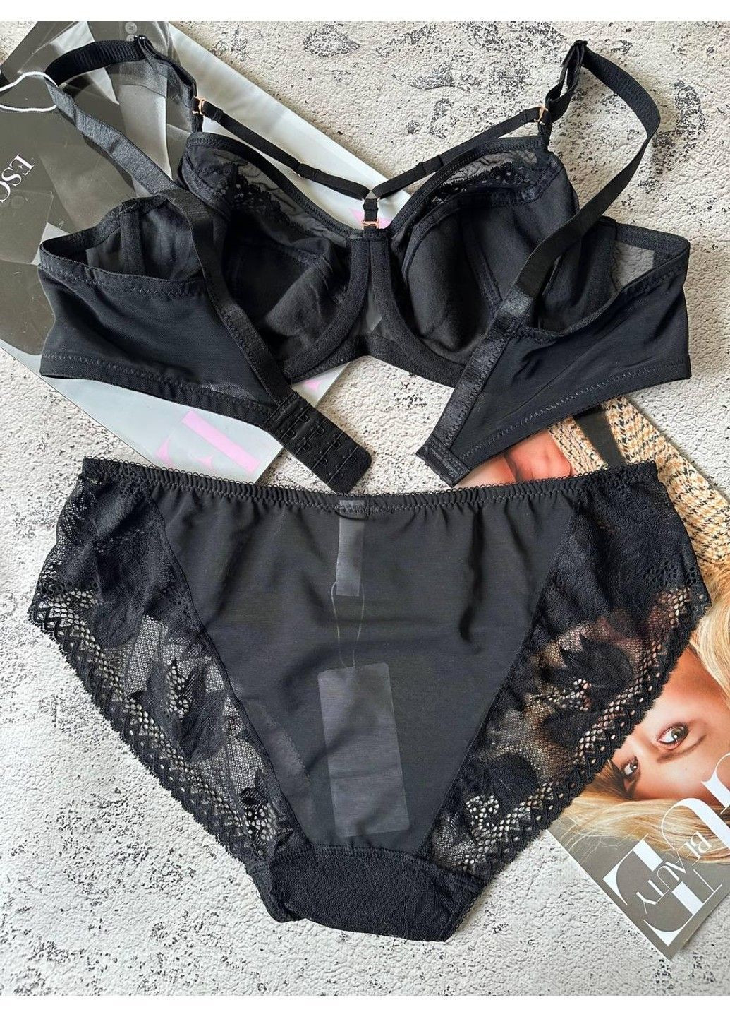 Чорний жіноча білизна зі стрепами комплект на чашку e чорний Lanny Mode
