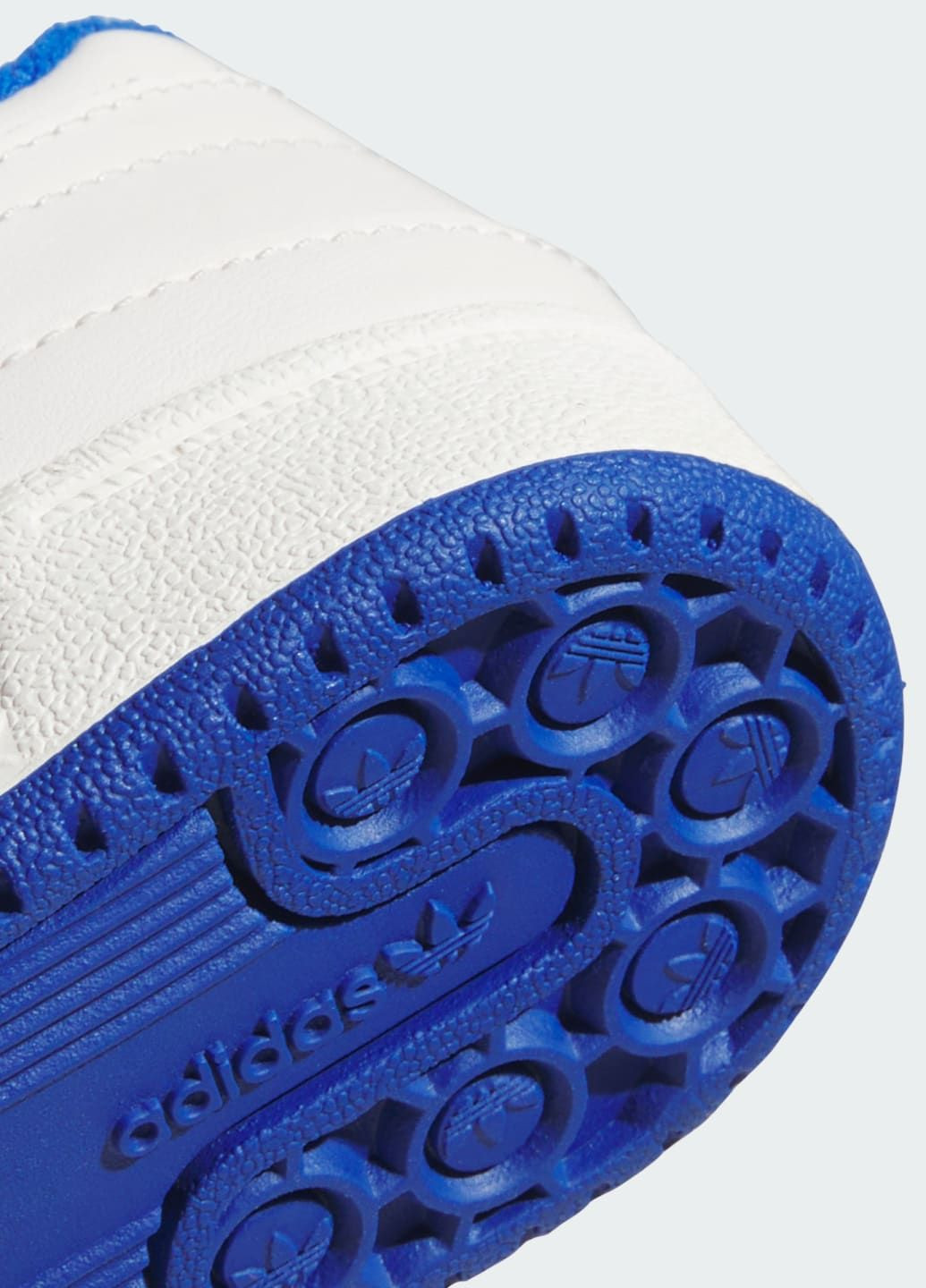 Белые всесезонные кроссовки forum low cl kids adidas