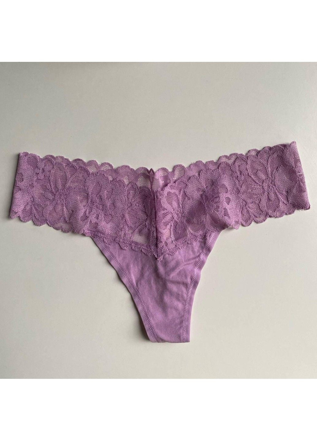 Трусики-стрінги жіночі бавовняні Thong Panty бузкові Victoria's Secret (316659586)