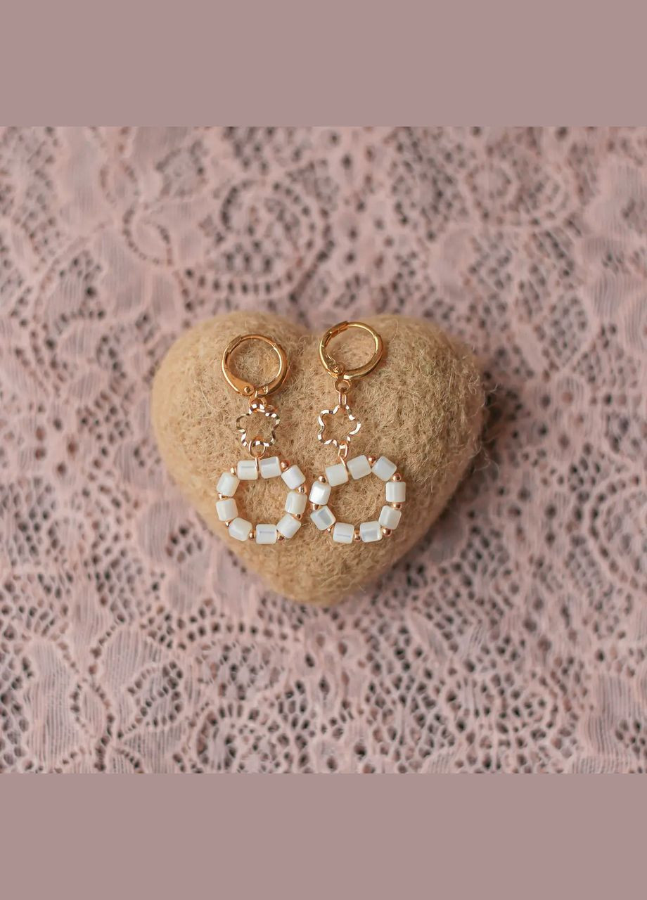 Серьги-кольца Перламутр +коннектор Цветок L-44мм швенза гипоаллерген сплав цвет лимонное золото No Brand Підвіски (303723485)