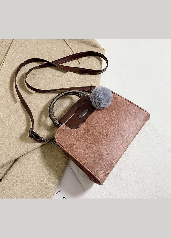 Жіноча міні сумка з хутряним брелоком Рожевий No Brand (298997134)
