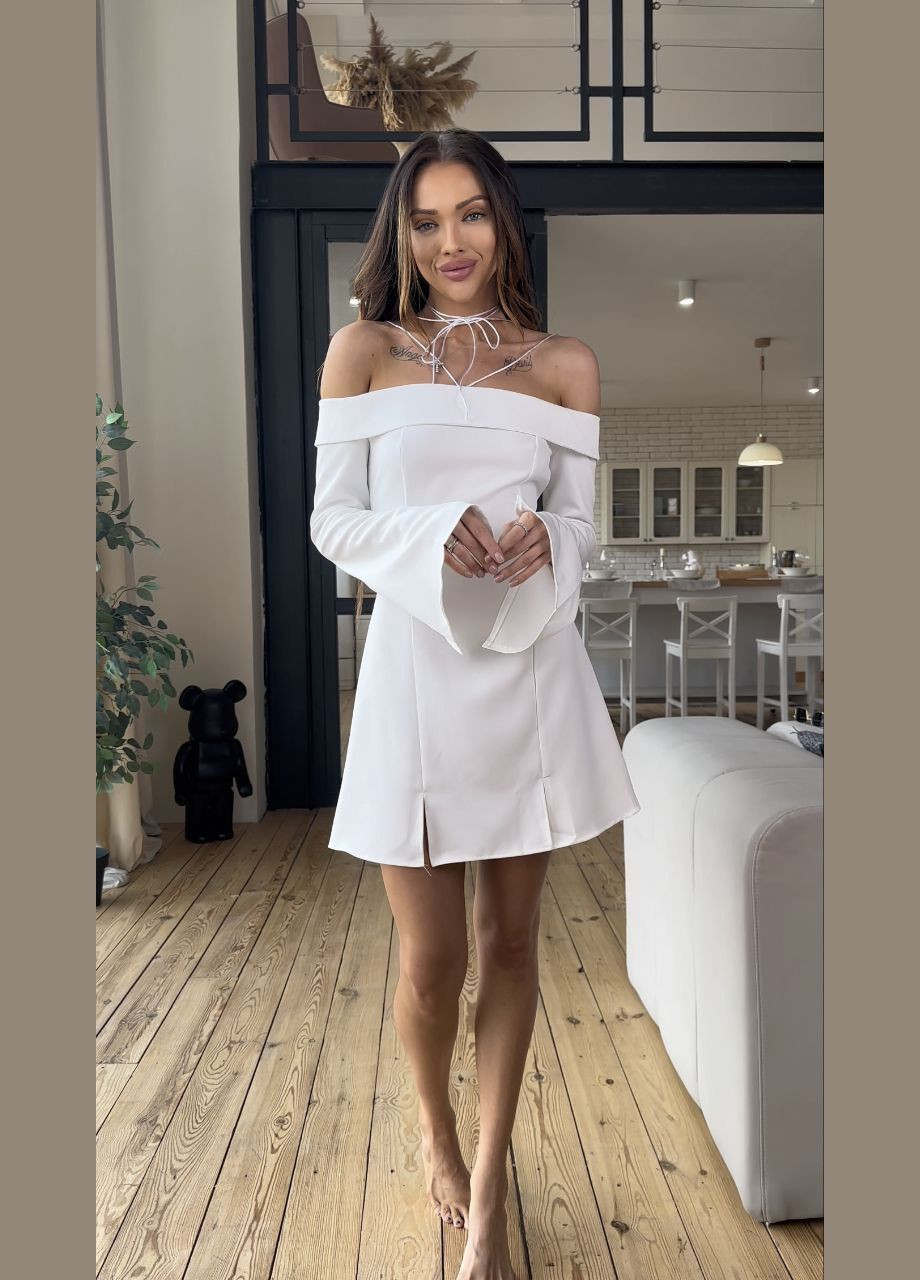 Белое вечернее мини платье вечернее с открытыми плечами Adelante однотонное