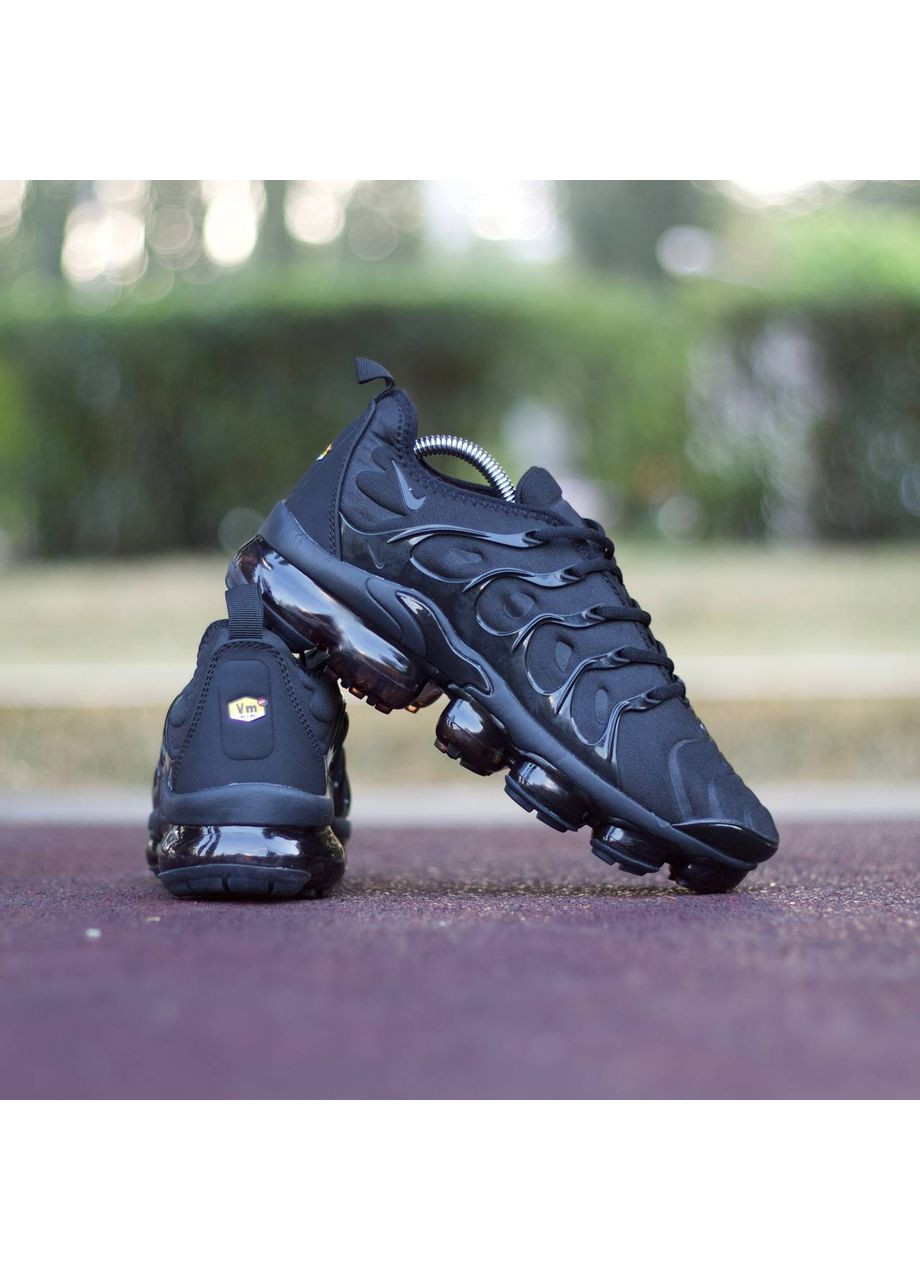 Белые демисезонные кроссовки мужские nike air vapormax plus triple black 924453-004 No Brand
