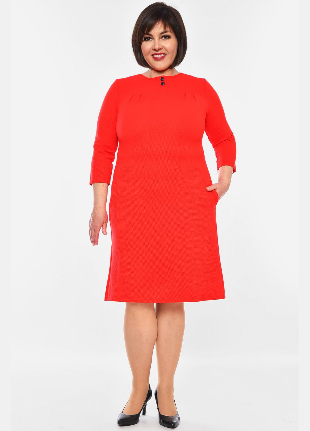 Красное джинсовое платье женское батальное красного цвета а-силуэт Let's Shop однотонное