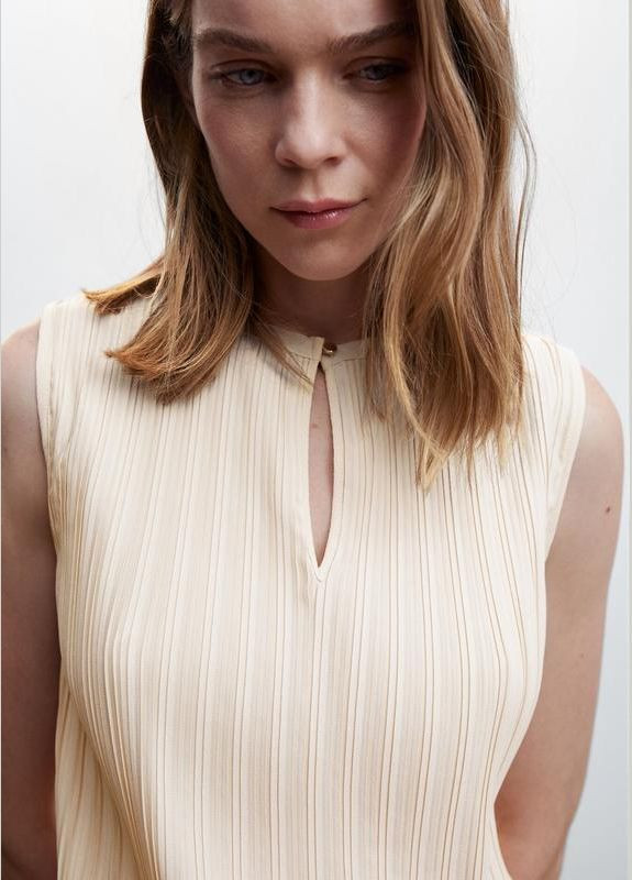 Молочная топ блузка плиссе базовая молочная Mango