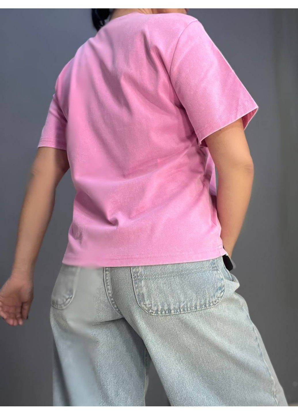 Футболка жіноча A-N 02517 варена аплікація літера "R" з камінців попереду середньої довжини one size No Brand - (315589176)