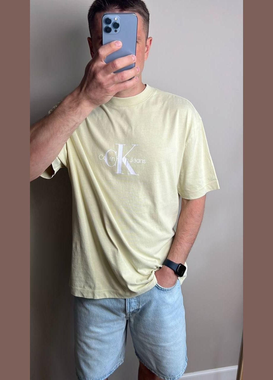 Молочна футболка оригінальна oversize Calvin Klein