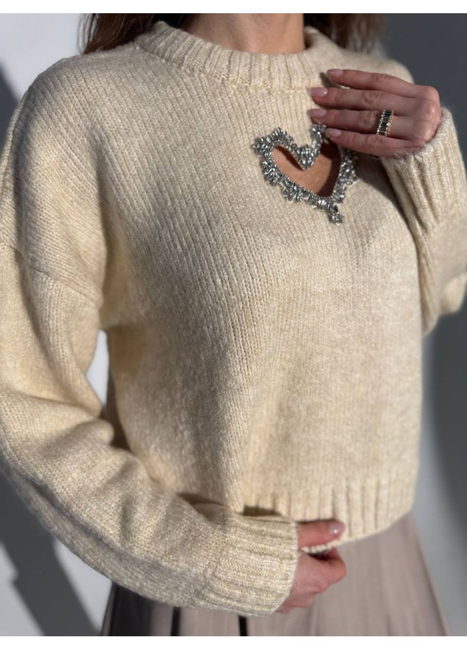 Бежевий демісезонний жіночий светр з вирізом-серцем MonCher