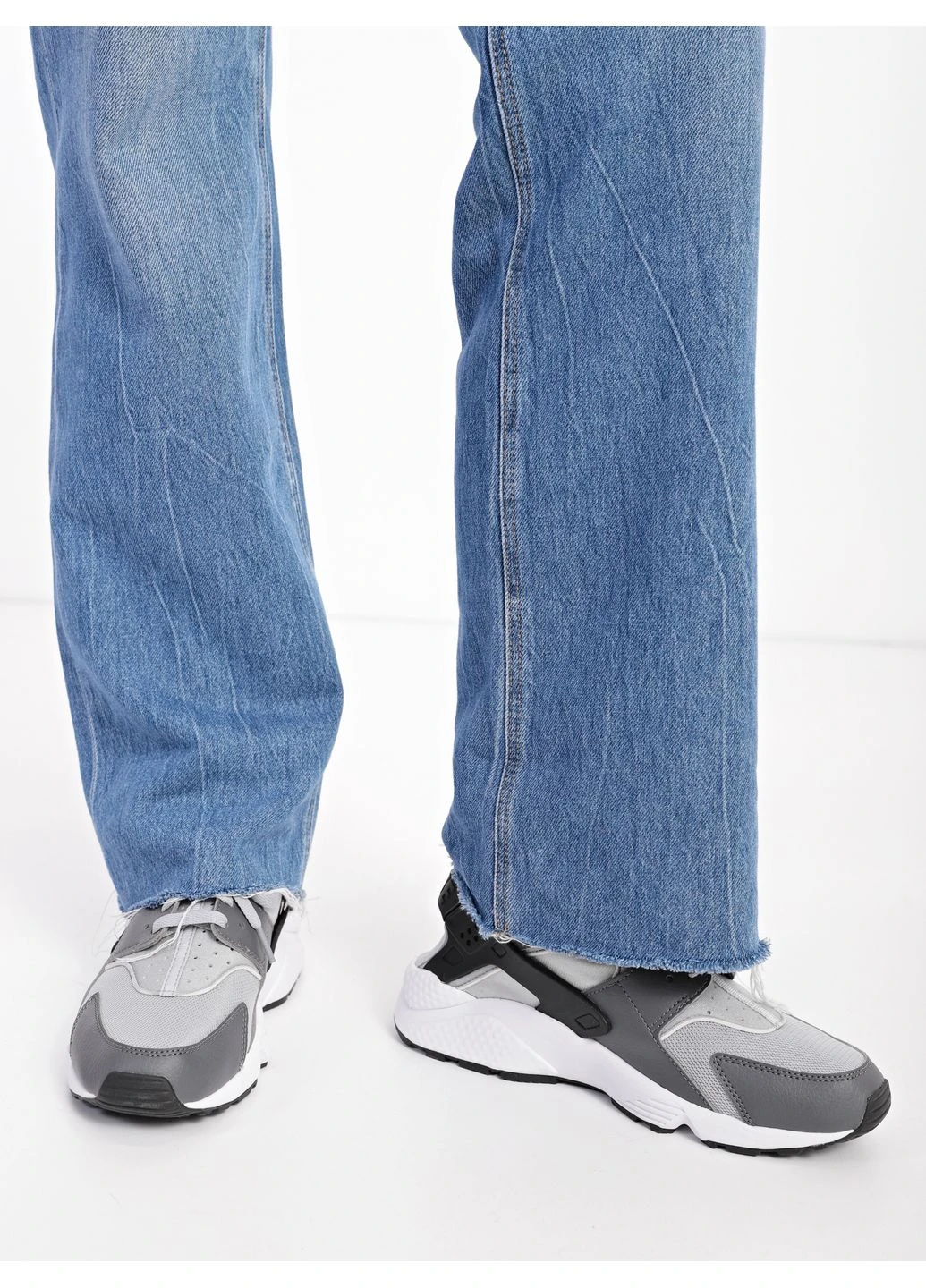 Серые демисезонные кроссовки air huarache grey dv3504-001 Nike