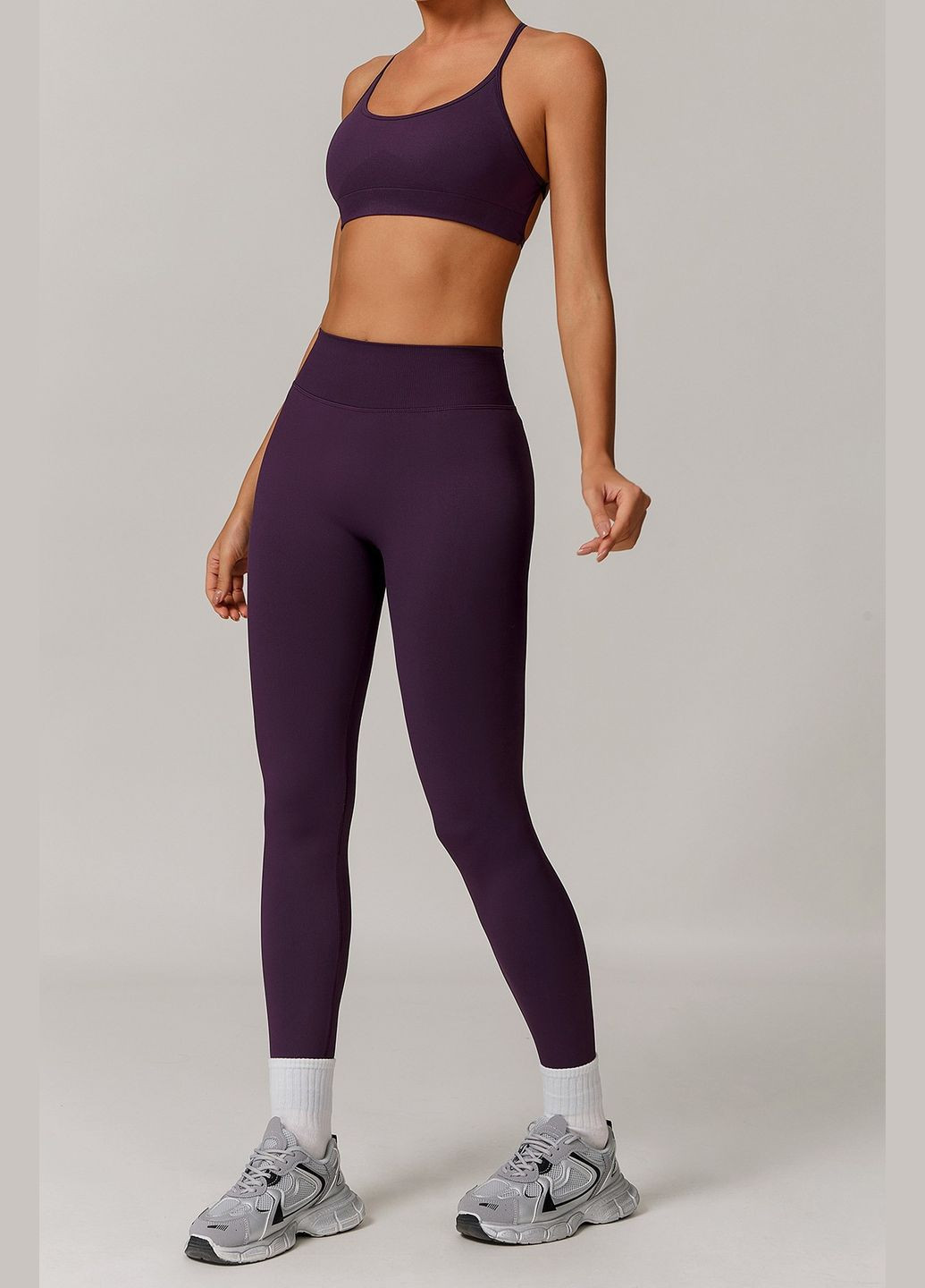 Темно-фиолетовые демисезонные женские спортивные лосины с пуш-ап эффектом и высокой посадкой однотонные для тренировок фитнеса и йоги No Brand