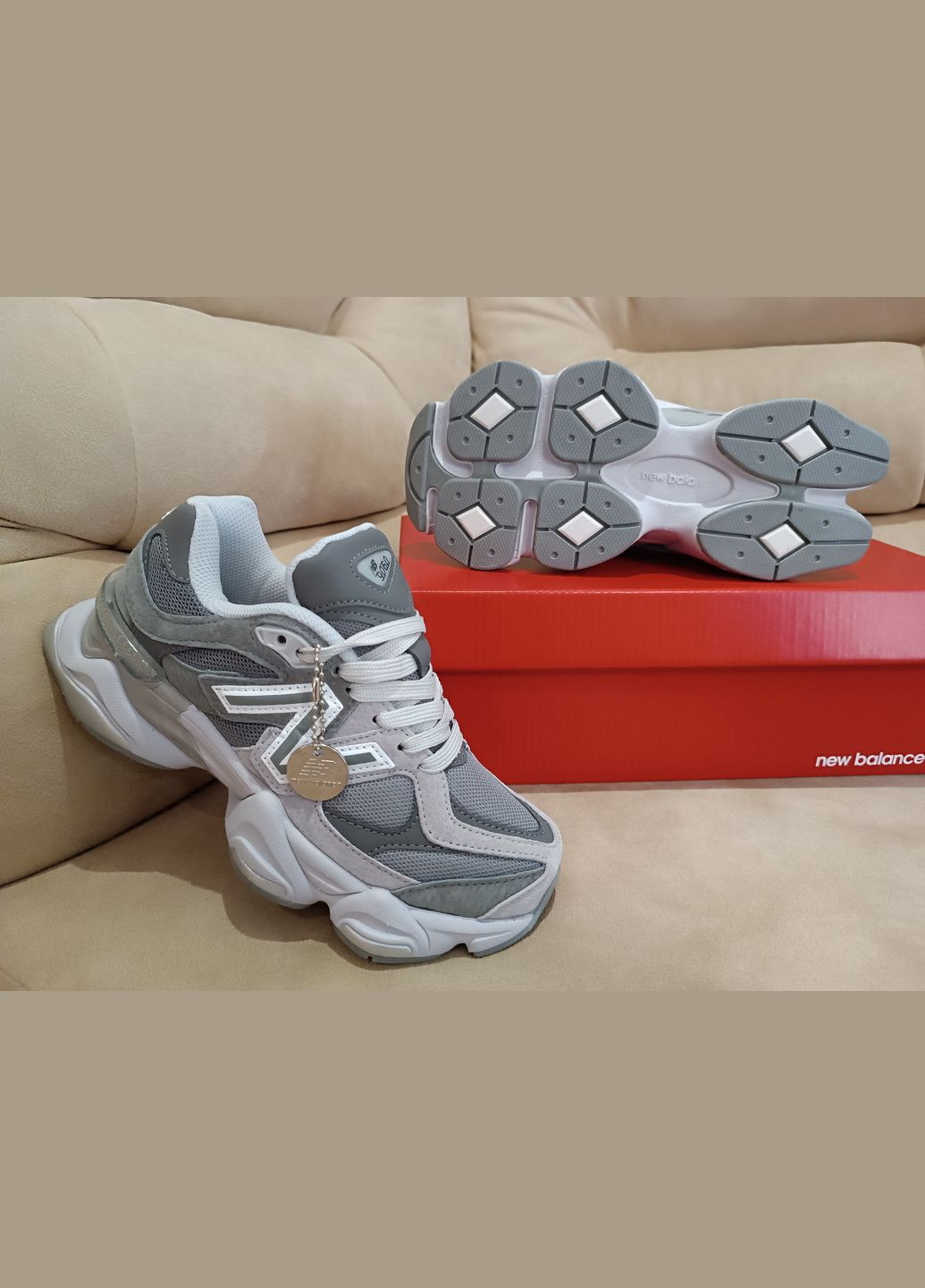 Сірі всесезонні жіночі кросівки No Brand