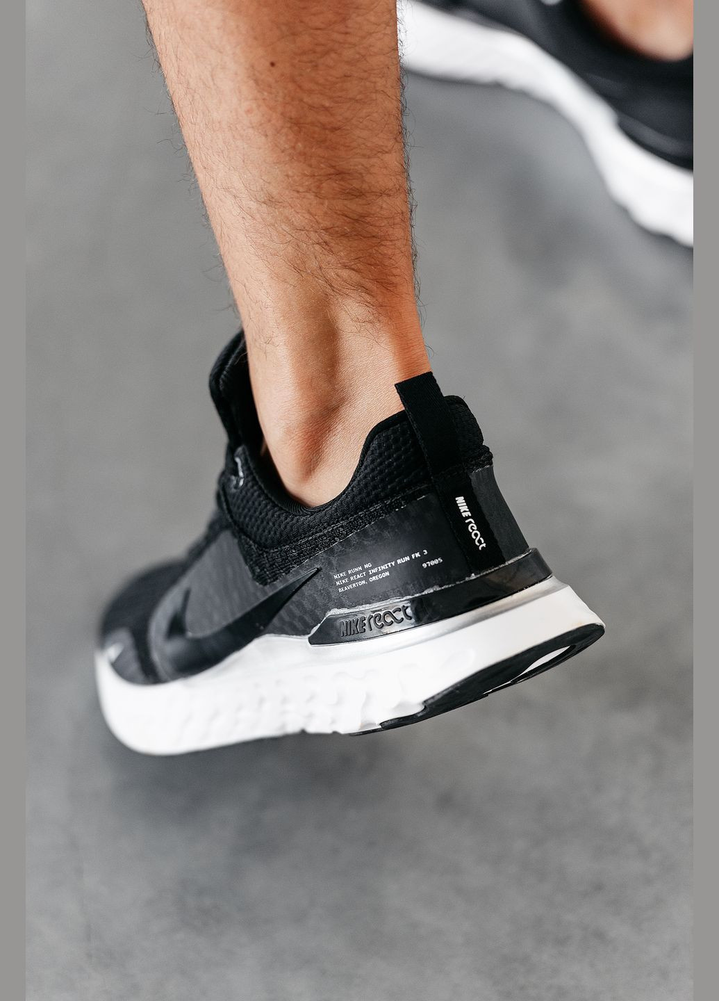Черные демисезонные кроссовки мужские nike react infinity run black white | найк инфинити ран черные белые No Brand
