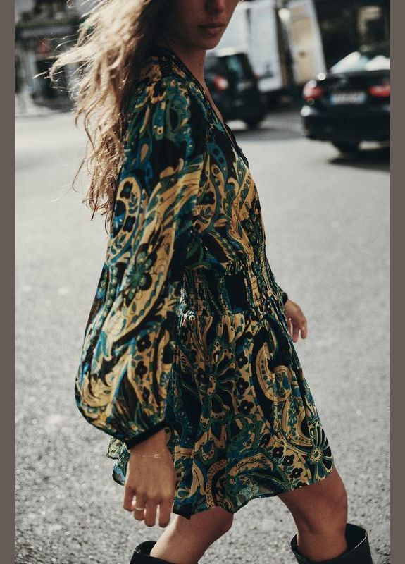 Чорна коротка сукня з принтом і контрастною окантовкою Zara