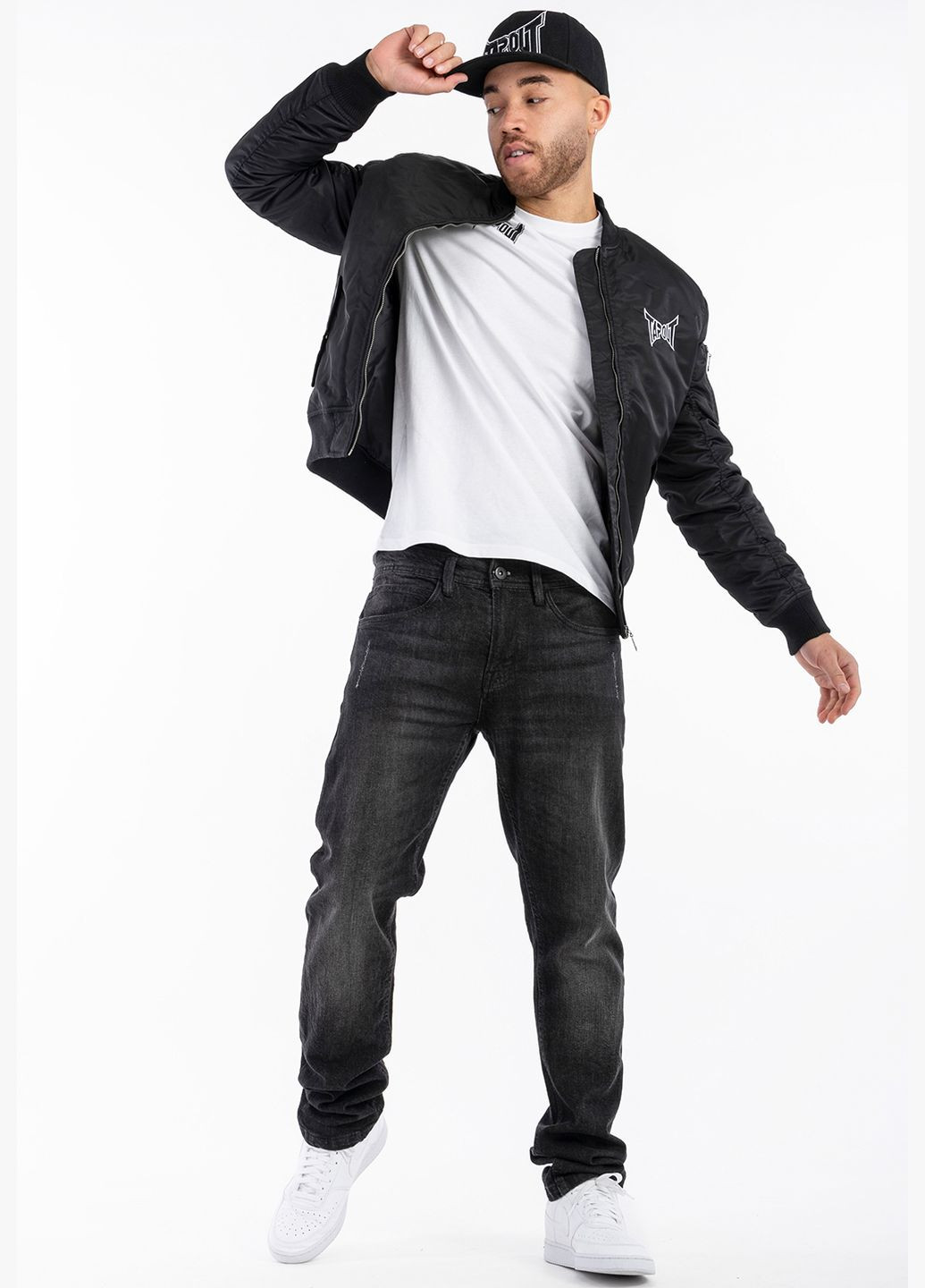 Чорна вітровка Tapout CHASHIERS JACKET