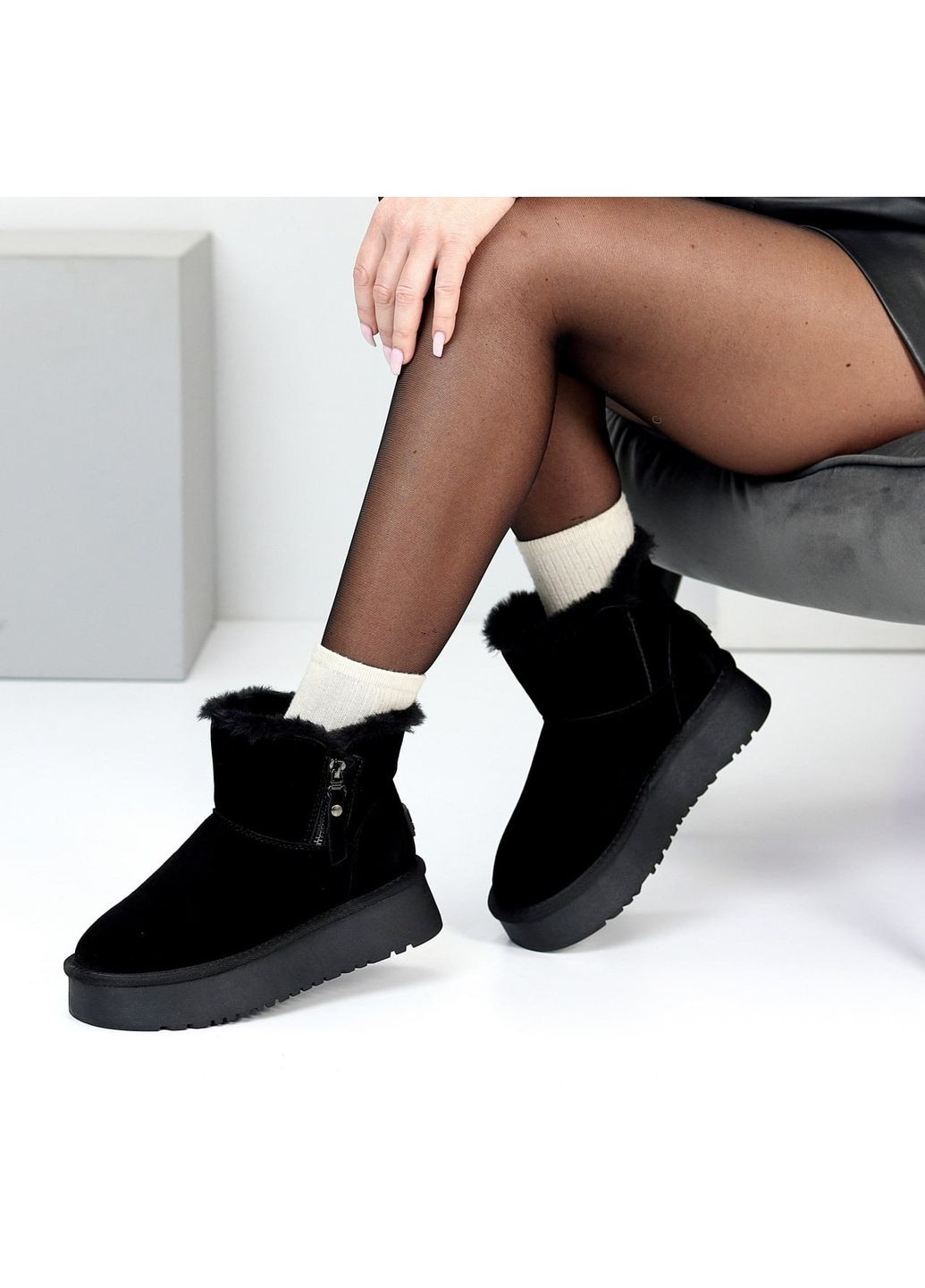 Жіночі уггі з натуральної замші, чорні, укорочені, на потовщеній підошві Canoa Уггі (350936417)