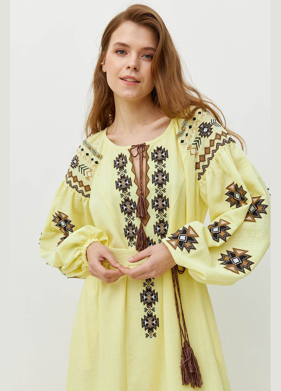 Желтое женское платье ярусное с вышивкой льняное желтое mkrm4077-1 Modna KAZKA