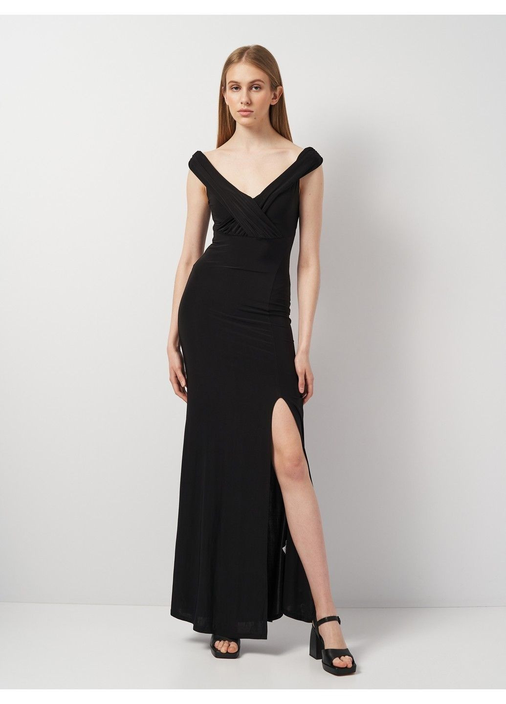 Черное коктейльное платье Missguided однотонное