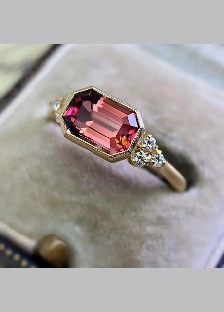 Кольцо женское элегантное с нежным оранжевым камнем Таис золотистое р 18 Fashion Jewelry (285780979)